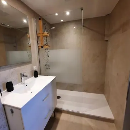 En Bas De Apartment Frejus